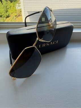 Versace Polarized Gold Frame  Sunglasses with Case